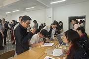 党委书记赵伟带队深入迎新现场检查指导并赴校企合作企业调研